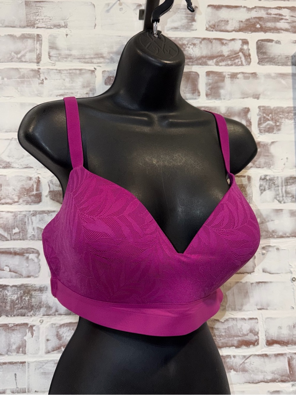 Soma Wireless Lace-Textured Bralette in Magenta 40D